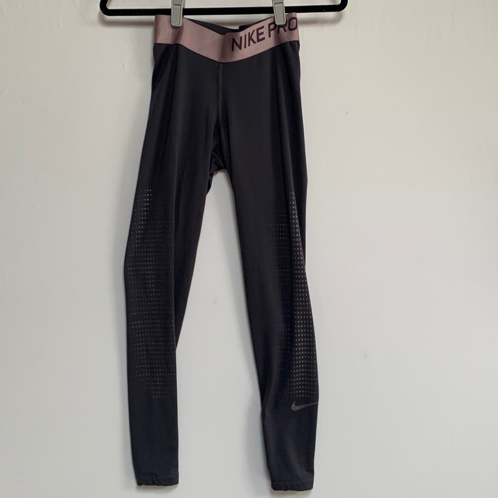 Nike pro leggings small